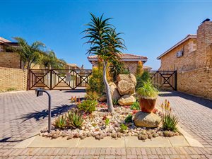 3 Bed Townhouse in Honeydew Manor