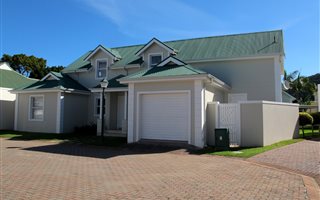 4 Bedroom House in River Club