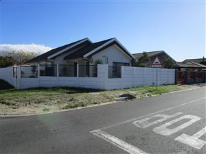 3 Bed House in Lansdowne