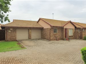 2 Bedroom Simplex in Pierre van Ryneveld