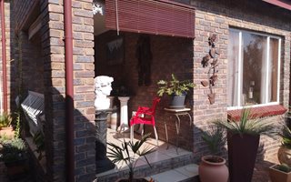 Bachelor apartment in Highveld
