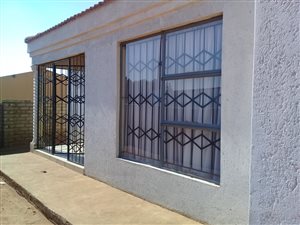 4 Bed House in Soshanguve