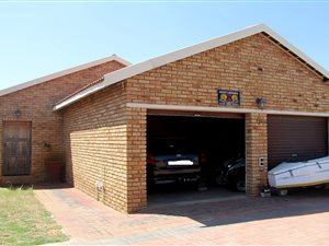 3 Bed House in Eike Park
