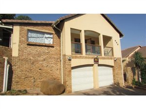 3 Bed Townhouse in Glenvista