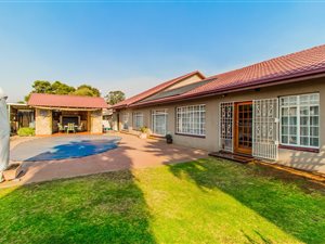 5 Bed House in Bardene