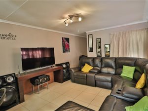 2 Bed Townhouse in Amanzimtoti