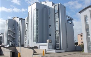 2 Bedroom Apartment in Bloubergrant