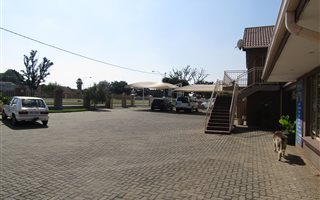 2000 m² Commercial space in Three Rivers