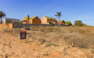 738 m² Land available in Vredenburg