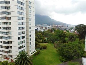 2 Bed Apartment in Upper Claremont