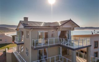 4 Bedroom House in Buffels Bay