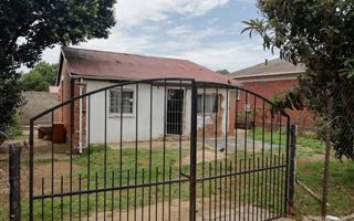 2 Bedroom House in Jan Hofmeyer