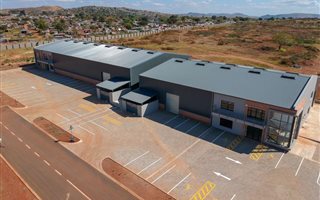 952 m² Industrial space in Monavoni