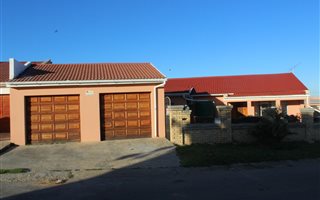 5 Bedroom House in Kwa Nobuhle