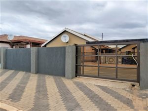 2 Bed House in Mahube Valley