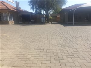 3500 m² Office Space in Three Rivers