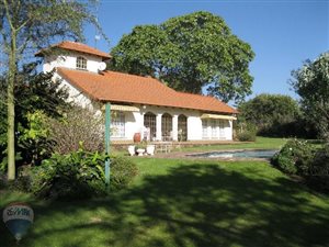 9.6 ha Farm in Skeerpoort