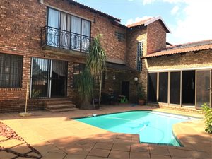 4 Bed House in Van Riebeeck Park