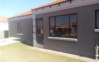3 Bedroom Townhouse in Jackaroo Park