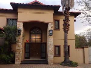 5 Bed House in Dainfern