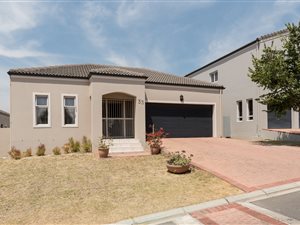 3 Bed House in Avalon Estate