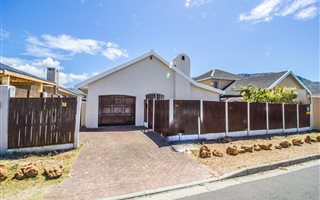 3 Bedroom House in Fish Hoek