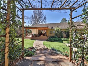4 Bed House in Blackridge