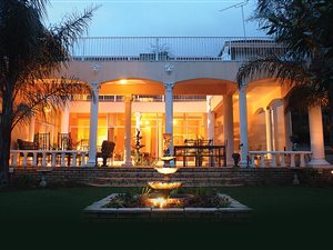 7 Bed House in Hilton