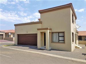 4 Bed Townhouse in Noordwyk