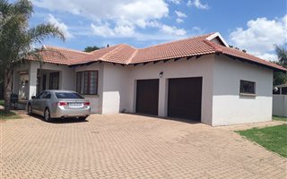 3 Bedroom House in Aerorand