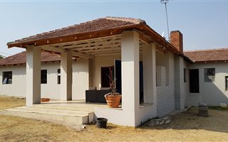4 Bedroom House in Lombardy East