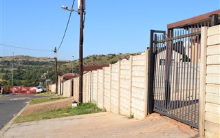 1 Bedroom House in Mahube Valley