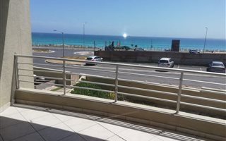 3 Bedroom Apartment in Bloubergstrand
