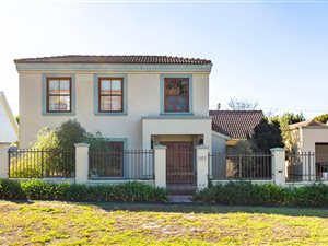 4 Bed House in Meadowridge