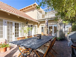 4 Bed House in Meadowridge