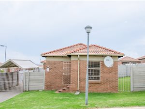 2 Bedroom House in Monavoni
