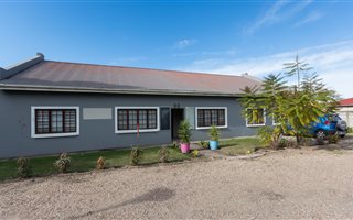 386 m² Office Space in George South