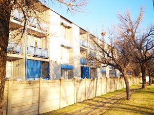 2 Bed Apartment in Vereeniging Central