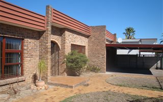 4 Bedroom House in Soneike