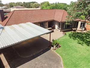 3 Bed House in Selection Park