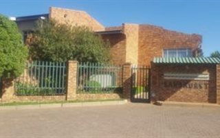 2 Bedroom Townhouse in Beyers Park