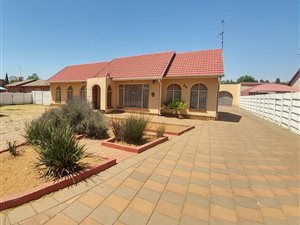 3 Bed House in Mayberry Park