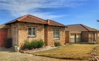 3 Bedroom Townhouse in Esther Park