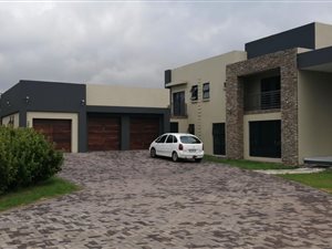 6 Bed House in Rietfontein