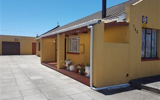 5 Bedroom House in Retreat