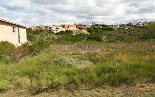 835 m² Land available in Mossel Bay Central
