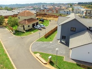 3 Bed House in Olympus AH