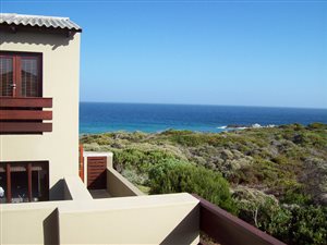 6 Bed House in Van Dyks Bay