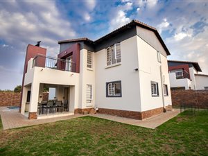 3 Bed House in Oukraal Estate