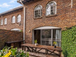 2 Bed Townhouse in Waterkloof Glen